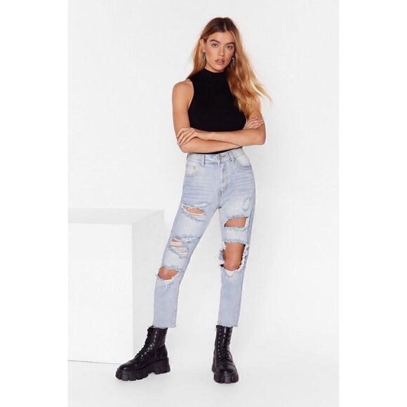 MOMOKROM High Waisted Distressed Raw Hem Mom Jean in Light Wash, Size 4 - Picture 6 of 16